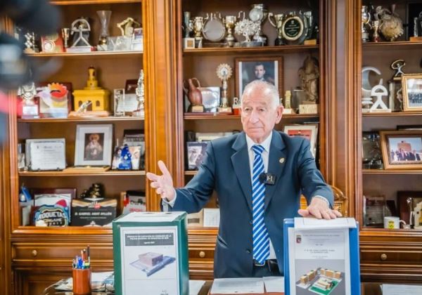 Amat ofrece al Gobierno un local provisional para la puesta en marcha inmediata del servicio de Policía Nacional