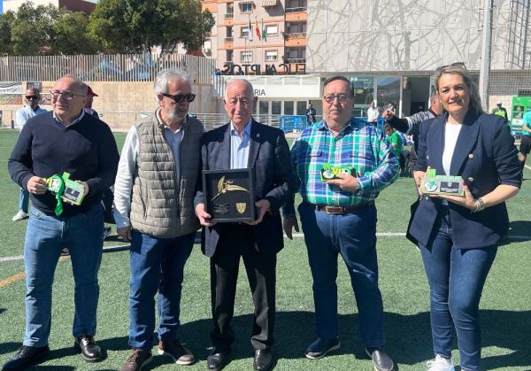 AD El Parador entrega el Eucalipto de Oro a Gabriel Amat