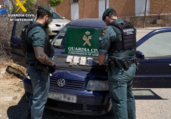 La Guardia Civil interviene más de dos kilos de hachís en un control preventivo en la A-7 en Huércal-Overa