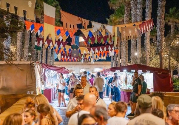 La explanada del Faro de Roquetas  acogerá el Mercado Medieval con un amplio programa de actividades