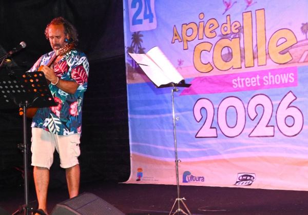 Gran concierto del cantautor Javier Maroto en Villa África en Aguadulce en el programa ‘A pie de calle’