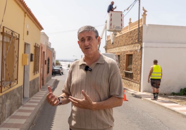 Adra avanza en la renovación de más de un millar de puntos de alumbrado público con tecnología LED