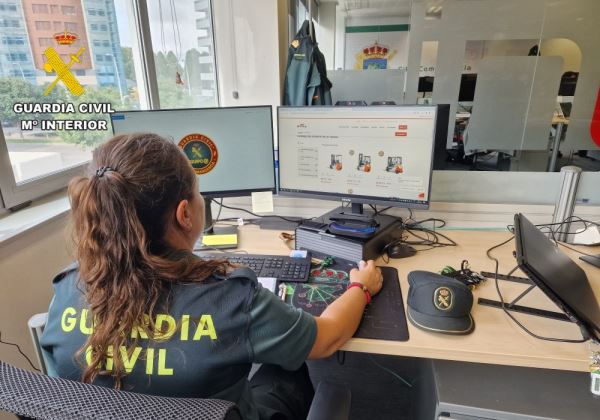 La Guardia Civil esclarece una estafa y un delito de blanqueo de capitales en la compra online de carretillas elevadoras