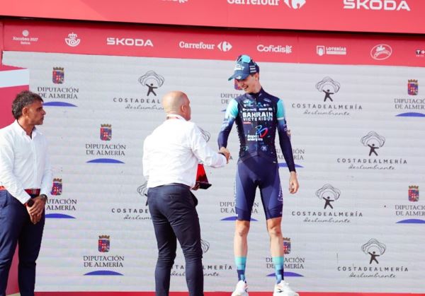 La Vuelta exhibe al mundo la excelencia turística y deportiva del destino ‘Costa de Almería’