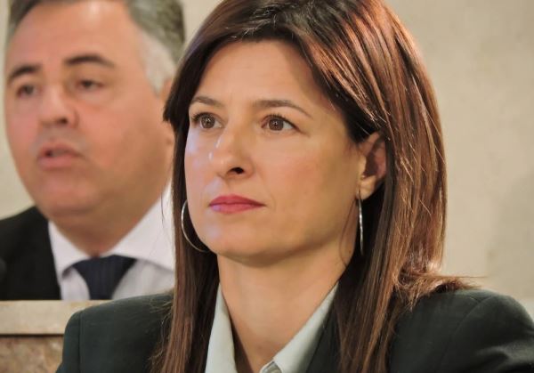 La alcaldesa vota en contra de la moción socialista para encargar un estudio sobre la viabilidad de un tranvía o metro ligero en Almería