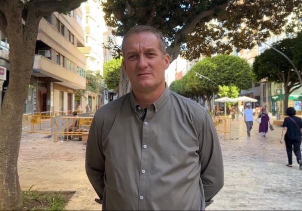 El PSOE denuncia que el Paseo se ha convertido en un pozo sin fondo para el dinero de los almerienses