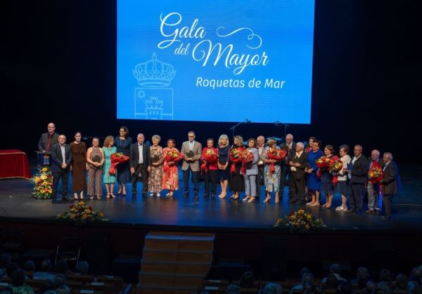 Cerca de 1400 personas celebran la Gala del Mayor en Roquetas con distinciones a todas las asociaciones