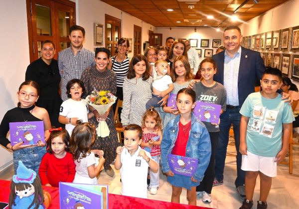 Cristina Pozo Lázaro presentó el cuento ‘La Brujita Pita y las Hadas luminosas’ en el Castillo de Santa Ana