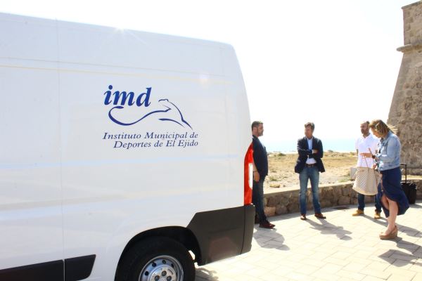El IMD de El Ejido adquiere nuevo equipamiento y un vehículo de gran capacidad para facilitar el montaje de eventos deportivos