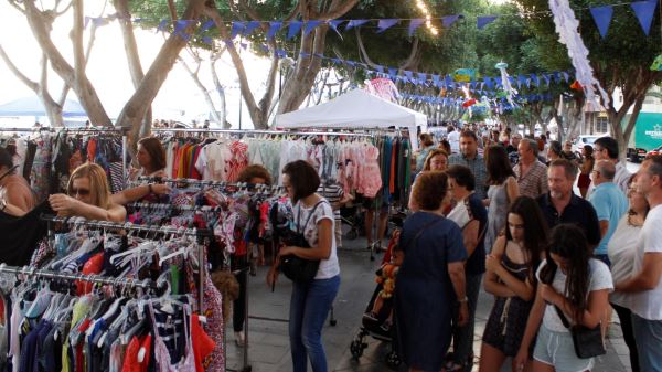 El alcalde de Adra inaugura el Mercado Marinero en el Parque del Puerto de la localidad abderitana