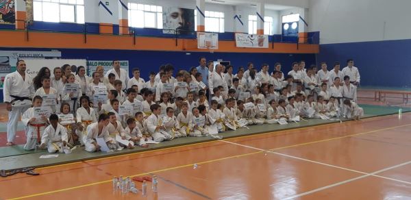 Los alumnos de la EDM de Judo concluyen la temporada con la entrega de sus nuevos cinturones