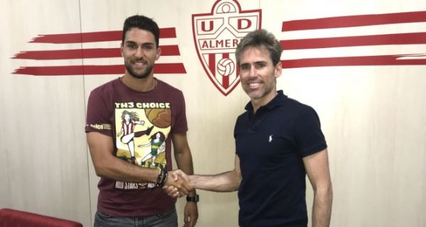 La UD Almería cierra el fichaje del central zurdo Juan 