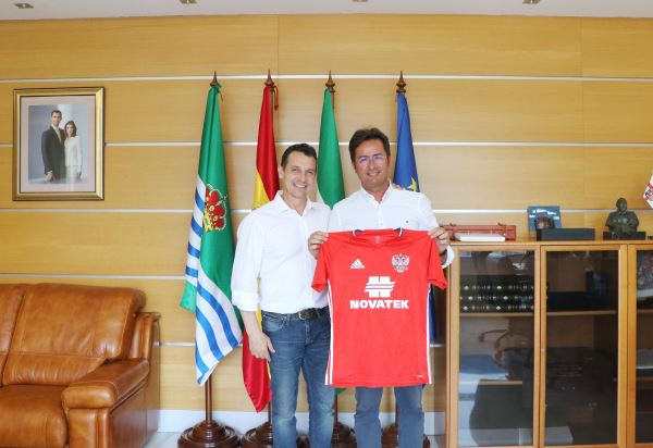 El alcalde de El Ejido recibe a Paulino Granero, preparador físico de la selección rusa en el Mundial de Rusia