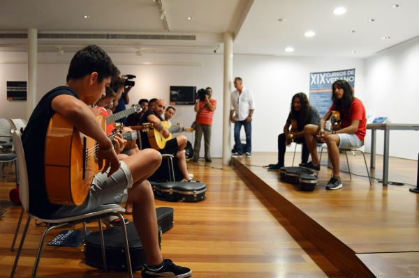 Tomatito comparte sus secretos con la guitarra en una nueva edición del curso de verano Sonanta