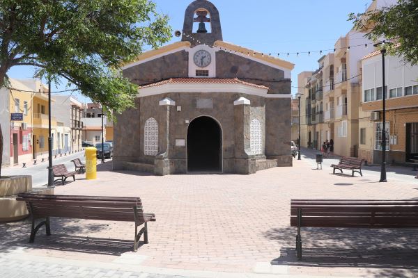 La remodelación de la Plaza de la Iglesia y de la Torre de Balerma mejora la seguridad vial y la funcionalidad en ambos espacios