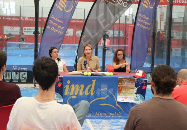 Deporte y solidaridad se dan la mano durante las vacaciones de verano en el 'V Torneo Pádel Indoor El Ejido'