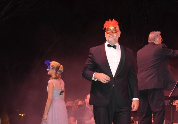 Más de un millar de espectadores aplaude la nueva representación del Fantasma de la Ópera en San José