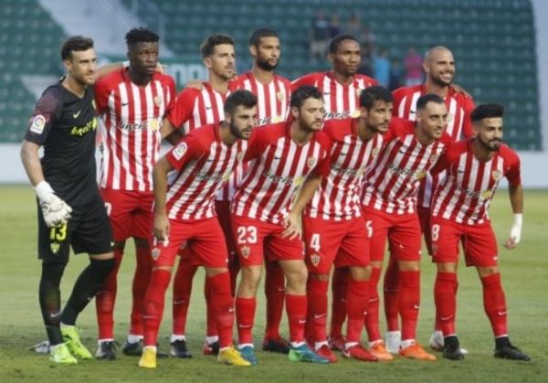 El Almería cierra la pretemporada con una derrota ante el Elche y ya piensa en el Cádiz