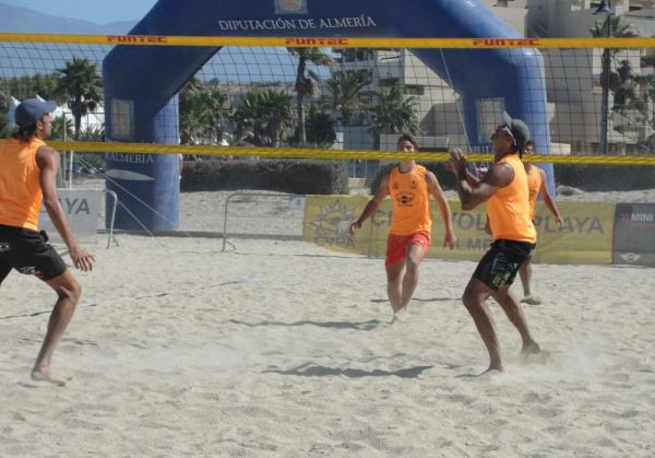 Almerimar acogerá este domingo el Torneo de Voley Playa 2x2 que congregará a jugadores de toda la provincia