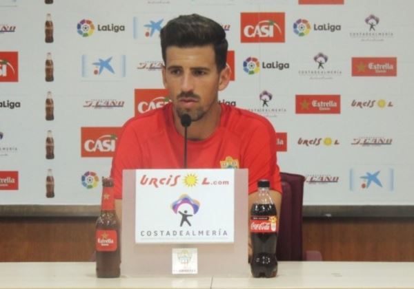 El centrocampista de la UD Almería Juan Carlos Real quiere dar una buena imagen a la afición en el primer partido de liga en casa