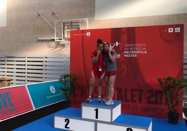 El alcalde felicita a Abigail Guerrero González tras conseguir el Campeonato del Mundo de Halterofilia Master