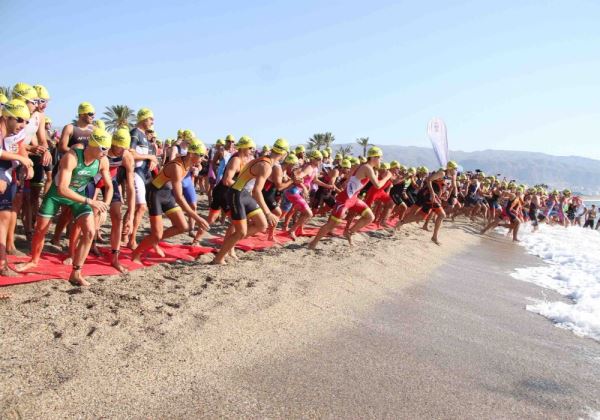 Pablo Salmerón y Rocío Espada ganan el III Triatlón Cros Ciudad de Roquetas