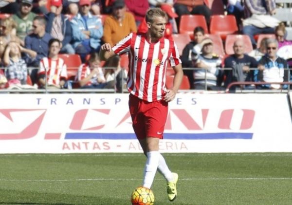 Esteban Saveljich ficha por la UD Almería y ya entrena con el equipo rojiblanco