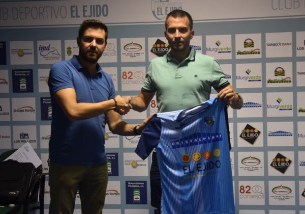 Jesús Rubio jugó sus primeros minutos de celeste ante el Sevilla Atlético
