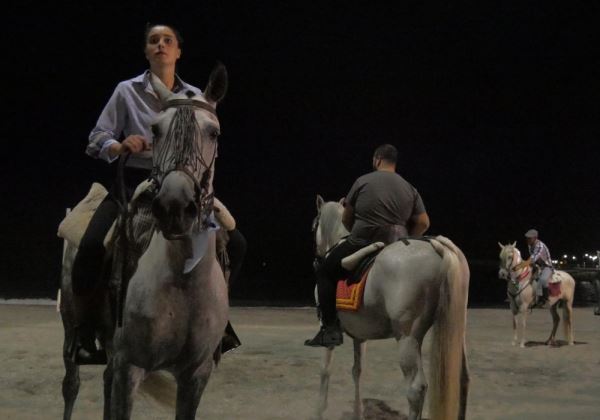 La playa de San Nicolás de Adra acoge la XIII Carrera Nocturna de caballos