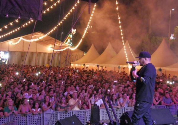 La Caseta Municipal de Adra tiembla con Maka en las fiestas abderitanas