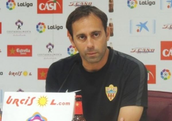 El entrenador de la UD Almería prepara cambios en su equipo para el partido de Copa ante el Málaga