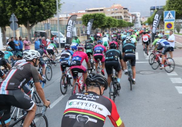 Medio millar de ciclistas recorren el Poniente Almeriense en la IV Marcha Ciclodeportiva Green Tour Koopert