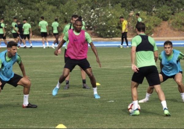 El central de la UD Almería Lucien Owona recibe el alta médica y ya está disponible