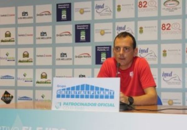 El técnico del CD El Ejido habla de un partido igualado el que jugarán el domingo ante el Villanovense