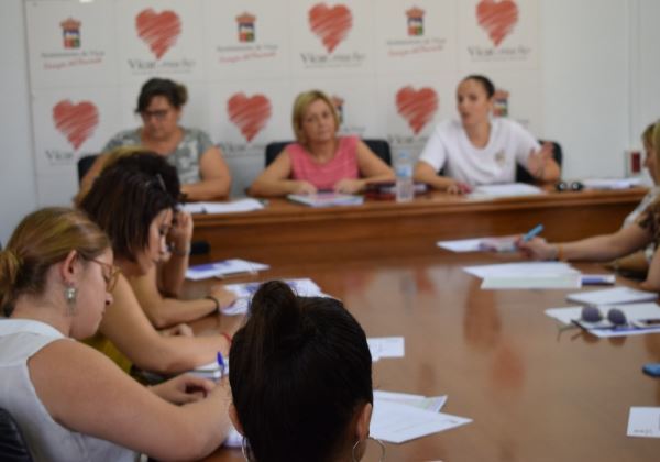 El Ayuntamiento de Vícar y centros educativos coordinan las próximas actividades del programa de coeducación