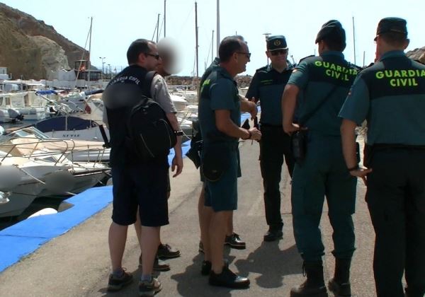 La Guardia Civil detiene en San José a un peligroso delincuente buscado por una docena de causas