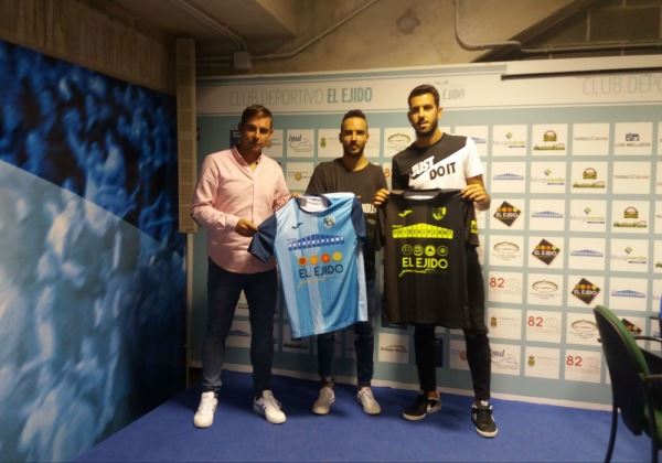 El CD El Ejido presenta a los nuevos jugadores del primer equipo de fútbol sala Aarón y Manu