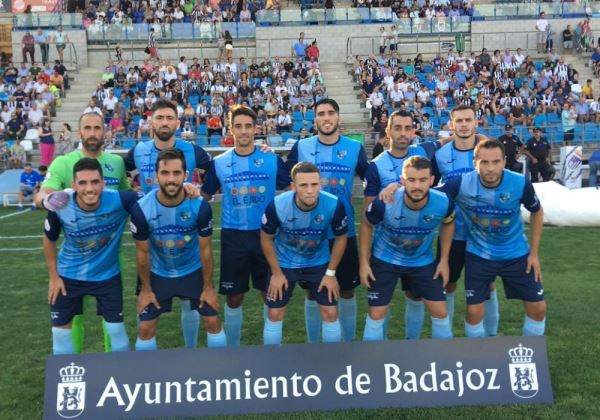 El Club Deportivo El Ejido arranca un punto en su visita a Badajoz