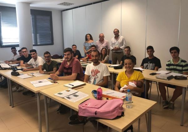 El alcalde de Vícar comparte el inicio del nuevo curso con los alumnos de la Escuela Agraria y los IES de la localidad