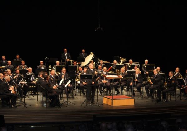 El Auditorio Maestro Padilla vibra con el concierto de la Banda Sinfónica de la Policía Nacional y de la Banda Municipal de Almería