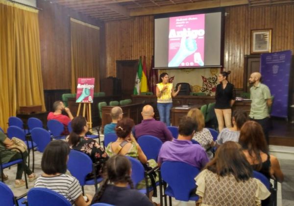 El Ayuntamiento de Huércal-Overa afianza relaciones entre los comercios a través de la iniciativa del 'Amigo invisible'