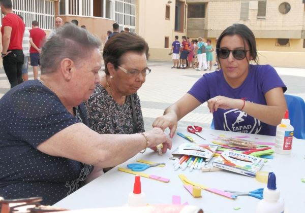 Un desayuno, radio y juegos para dar comienzo a la III Semana de las Personas Mayores en Adra