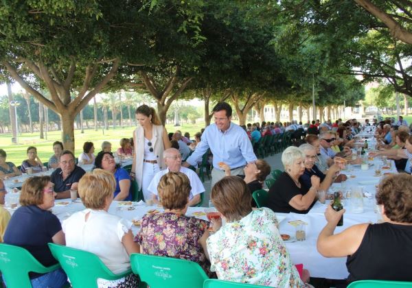 El Ejido celebra el Día del Mayor con un desayuno saludable y actividades de envejecimiento activo