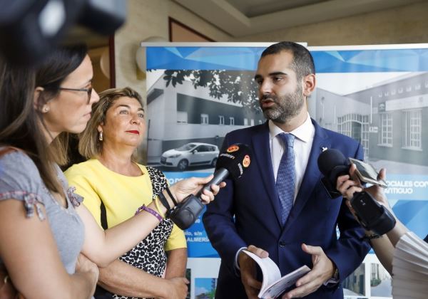  El alcalde de Almería entiende que construir un Centro de Internamiento de Emigrantes en El Puche 