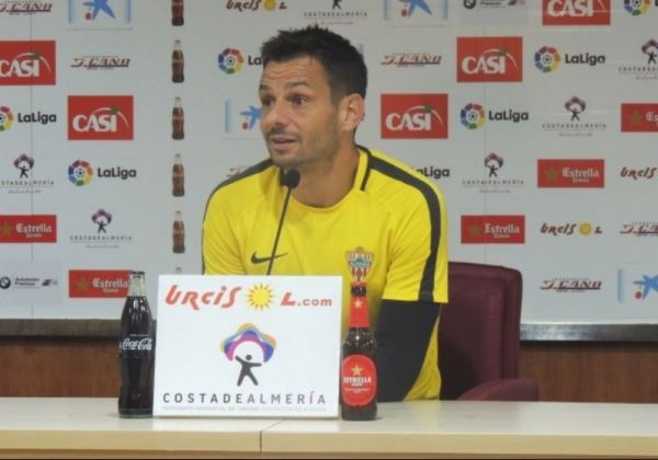 El portero de la UD Almería pide intensidad al equipo