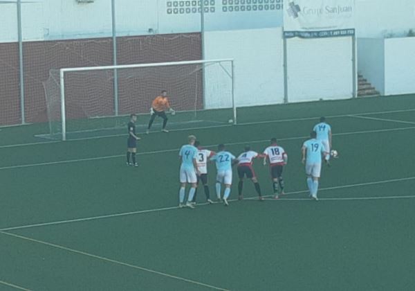 Primera derrota de la temporada del Berja CF ante el Coín