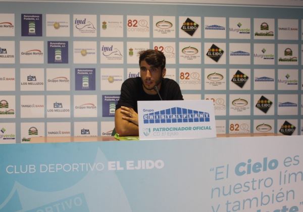 Álex Sánchez afirma que el equipo está con ganas de reaccionar ante el San Fernando