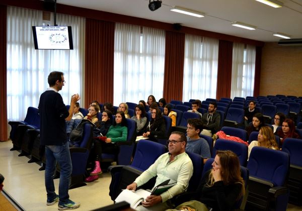 Voluntari@s UAL arranca un nuevo curso con formación antes de entrar a la acción