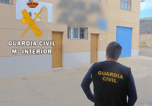 Un agricultor y el vigilante de su invernadero en Adra son detenidos por un delito de estafa, que asciende a 800.000 euros