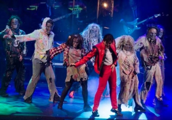 Almería baila al ritmo de Michael Jackson en el espectacular musical 'Forever King of Pop'